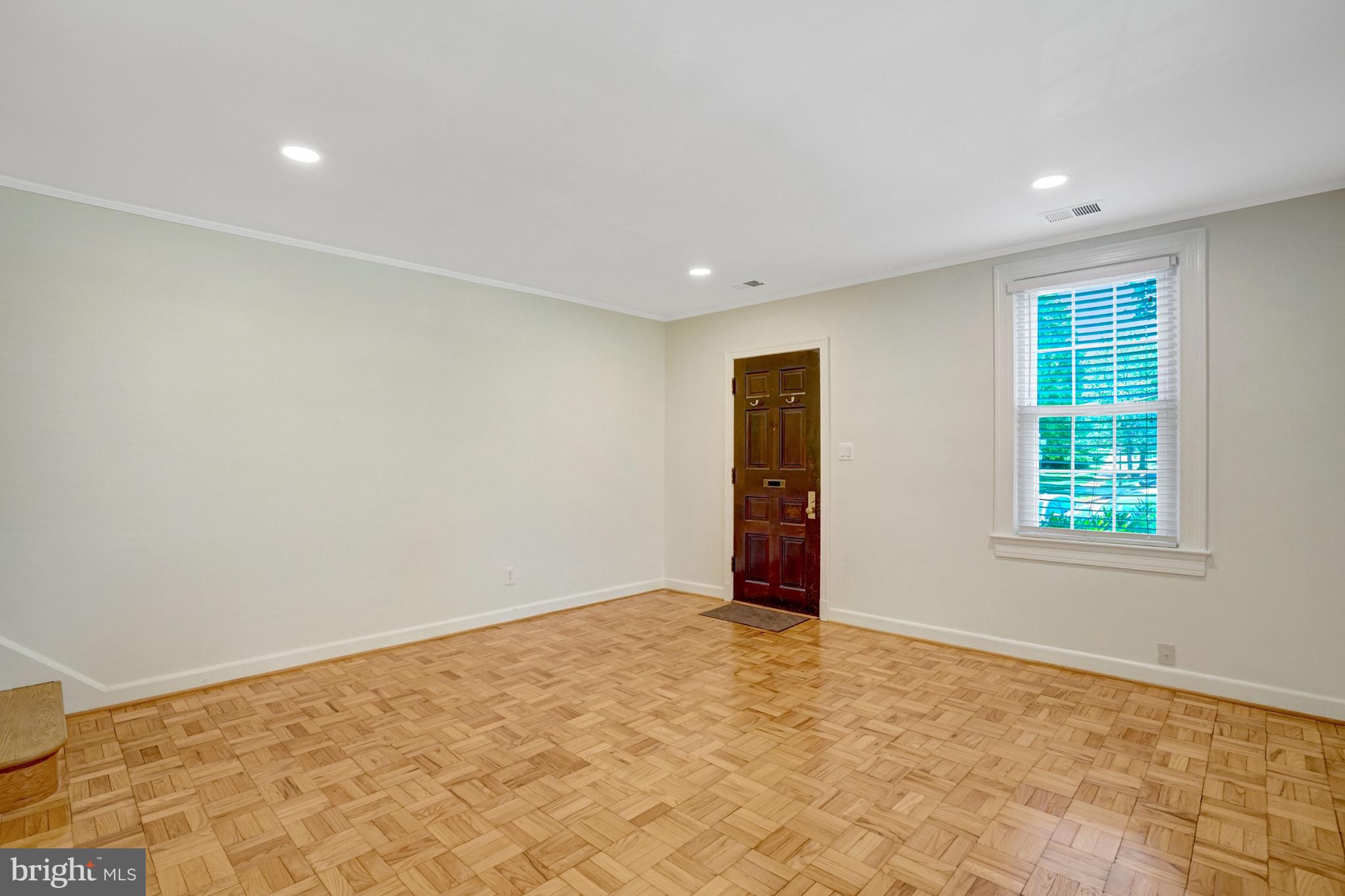 1303 S BARTON STREET 211