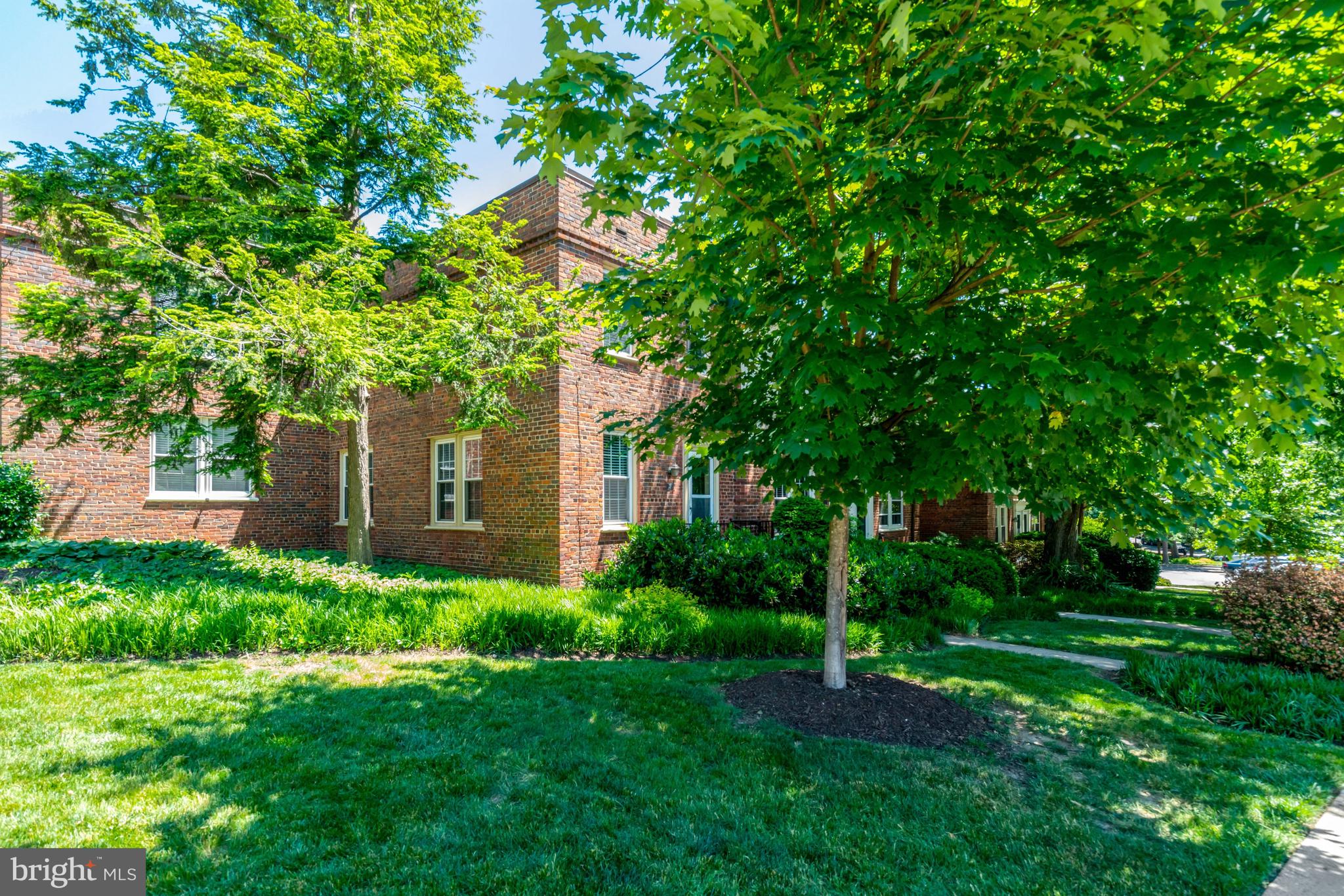 1303 S BARTON STREET 211