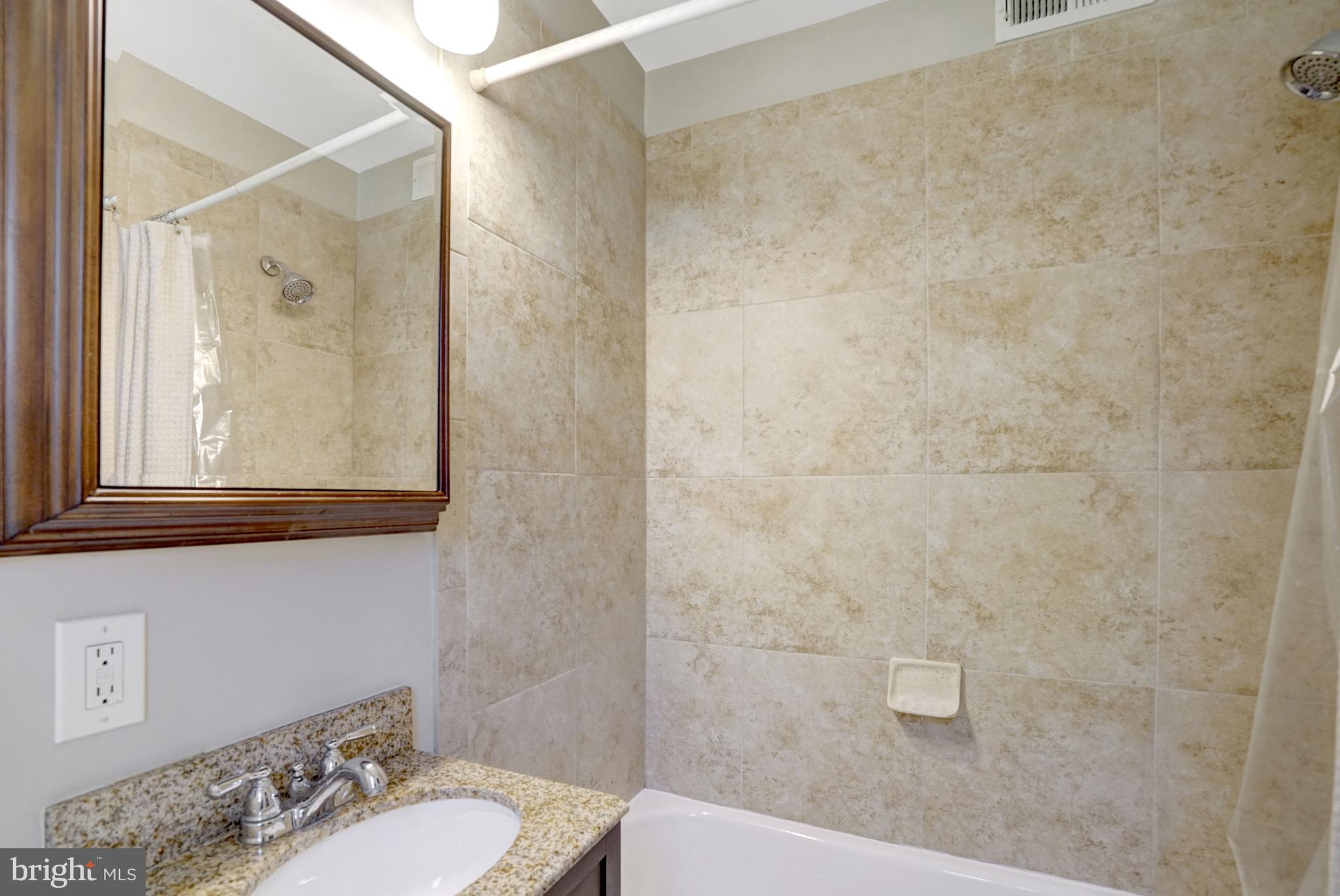 1303 S BARTON STREET 211