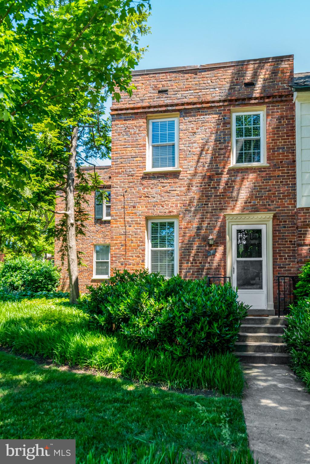 1303 S BARTON STREET 211