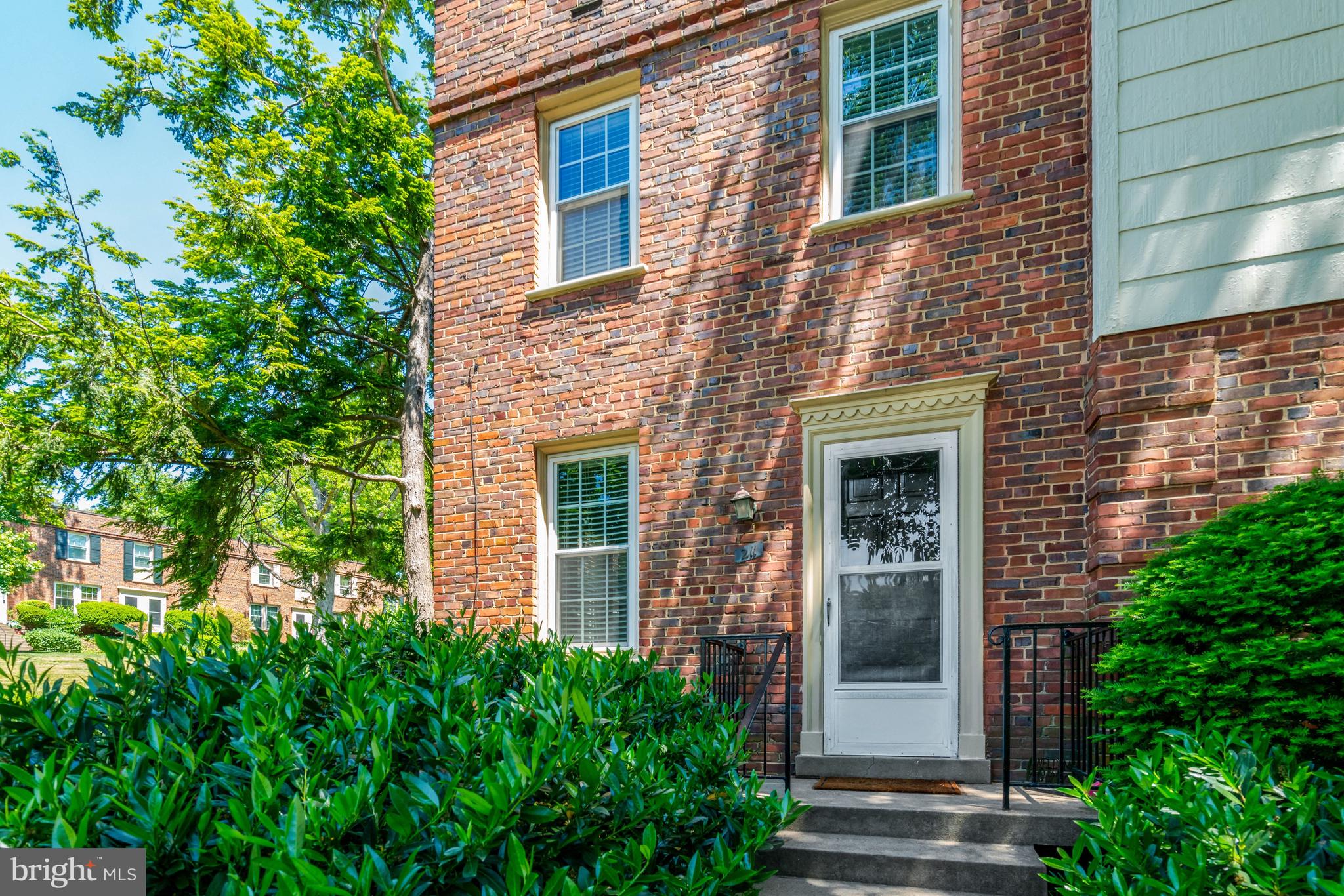 1303 S BARTON STREET 211