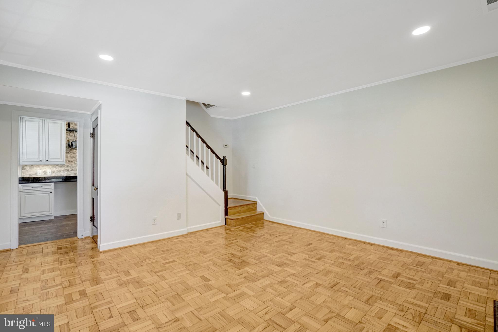1303 S BARTON STREET 211
