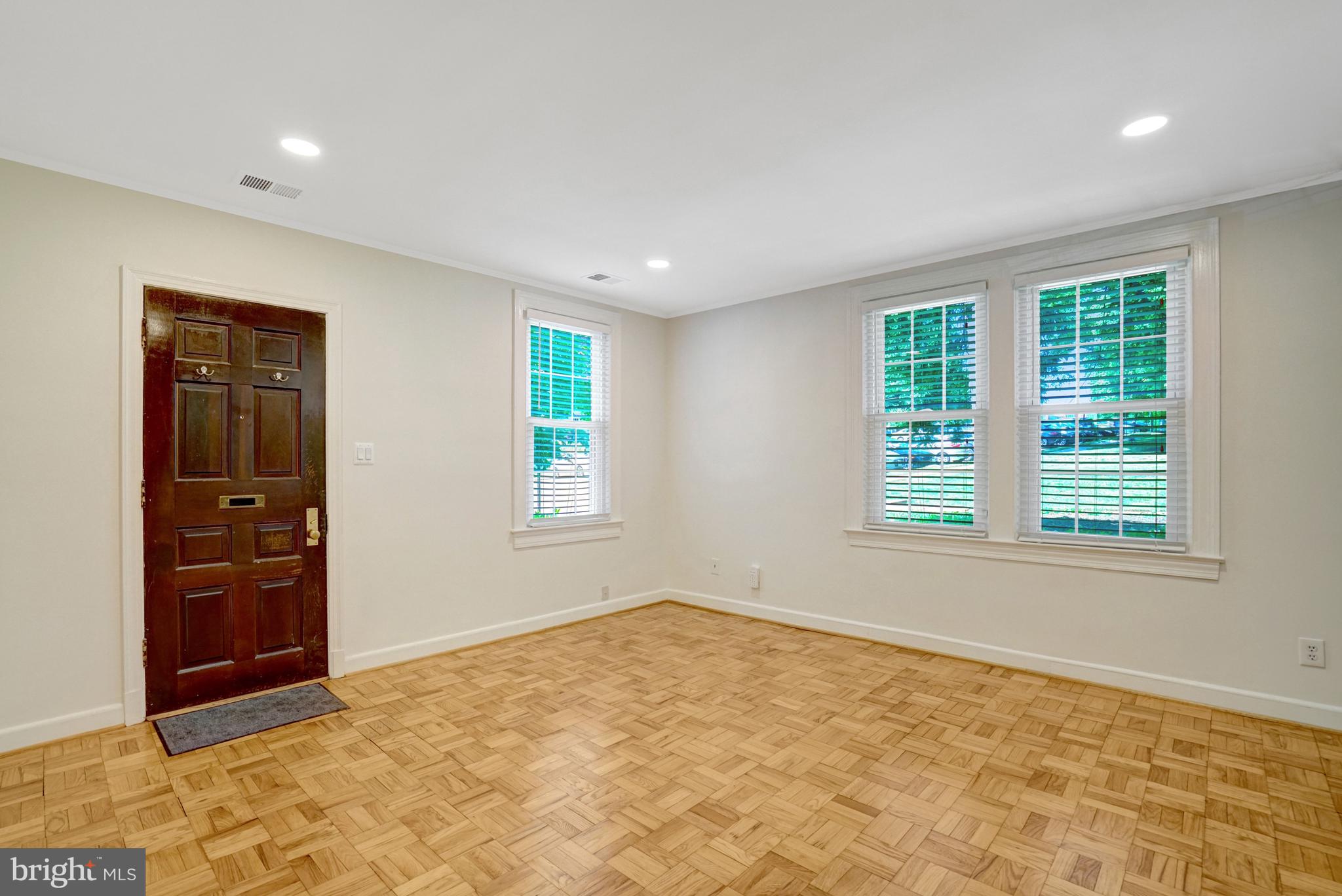 1303 S BARTON STREET 211