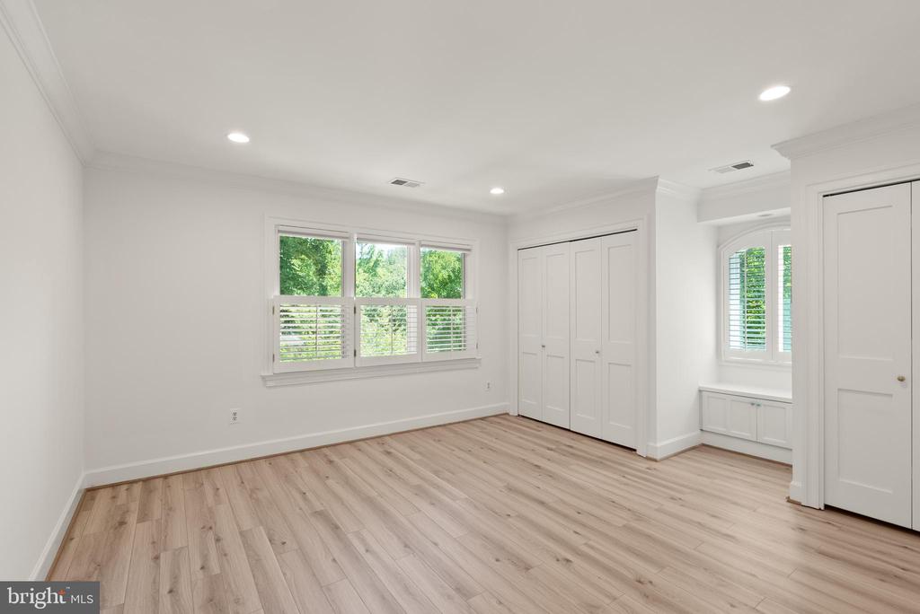 4136 ROUND HILL ROAD