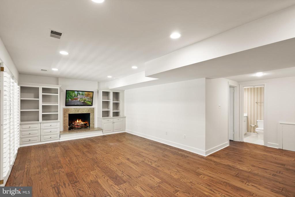 4136 ROUND HILL ROAD