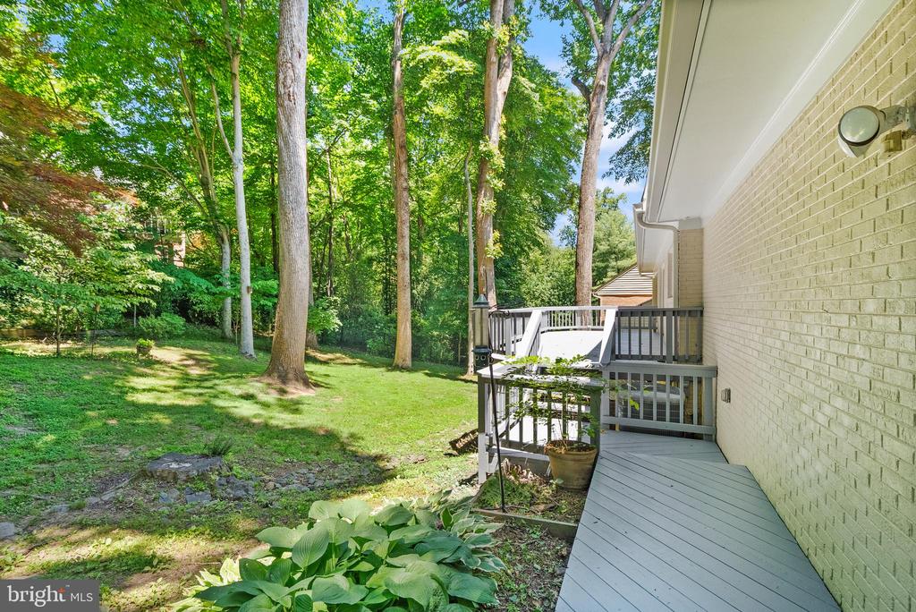 4136 ROUND HILL ROAD