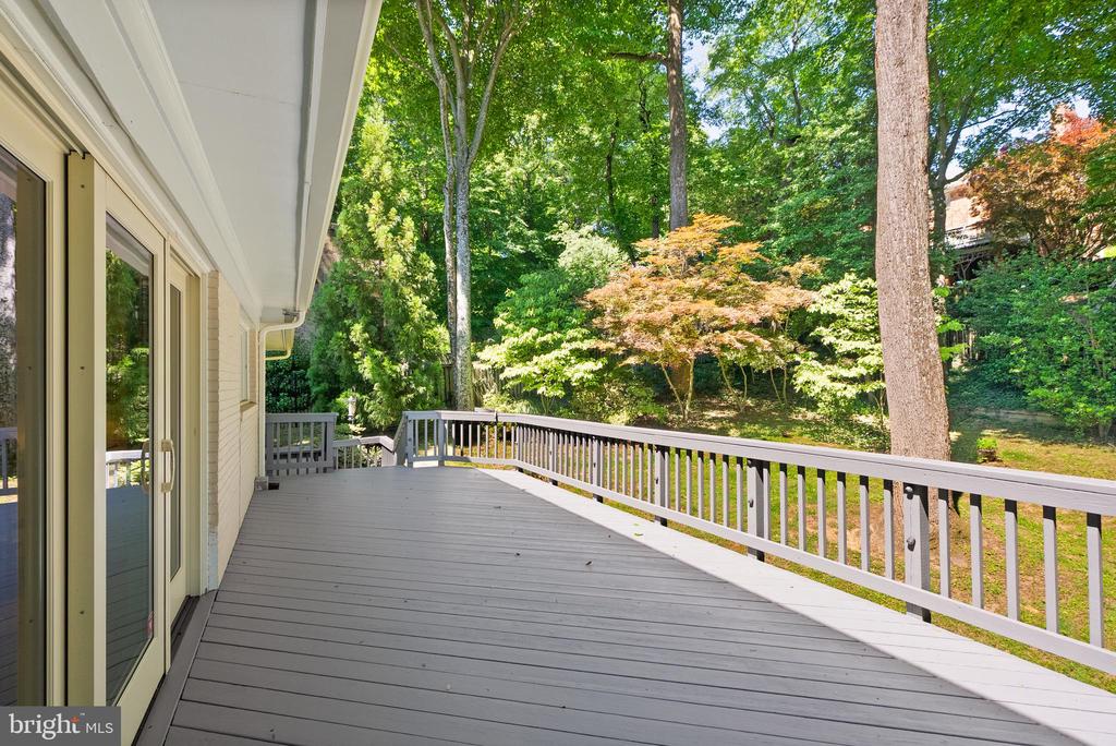 4136 ROUND HILL ROAD