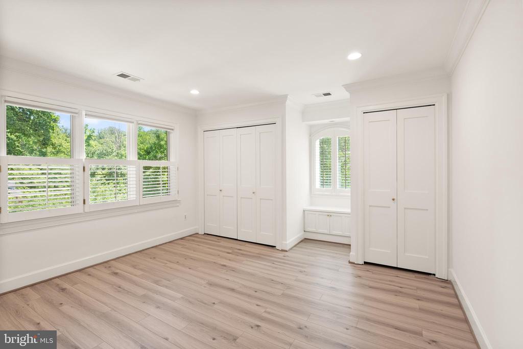 4136 ROUND HILL ROAD