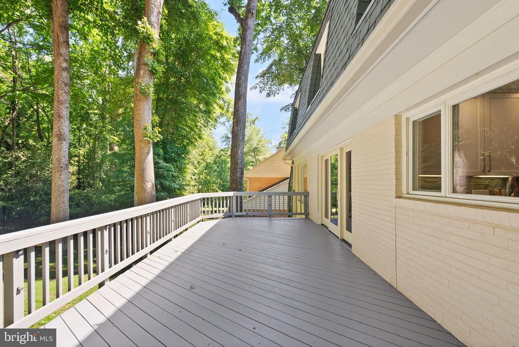 4136 ROUND HILL ROAD