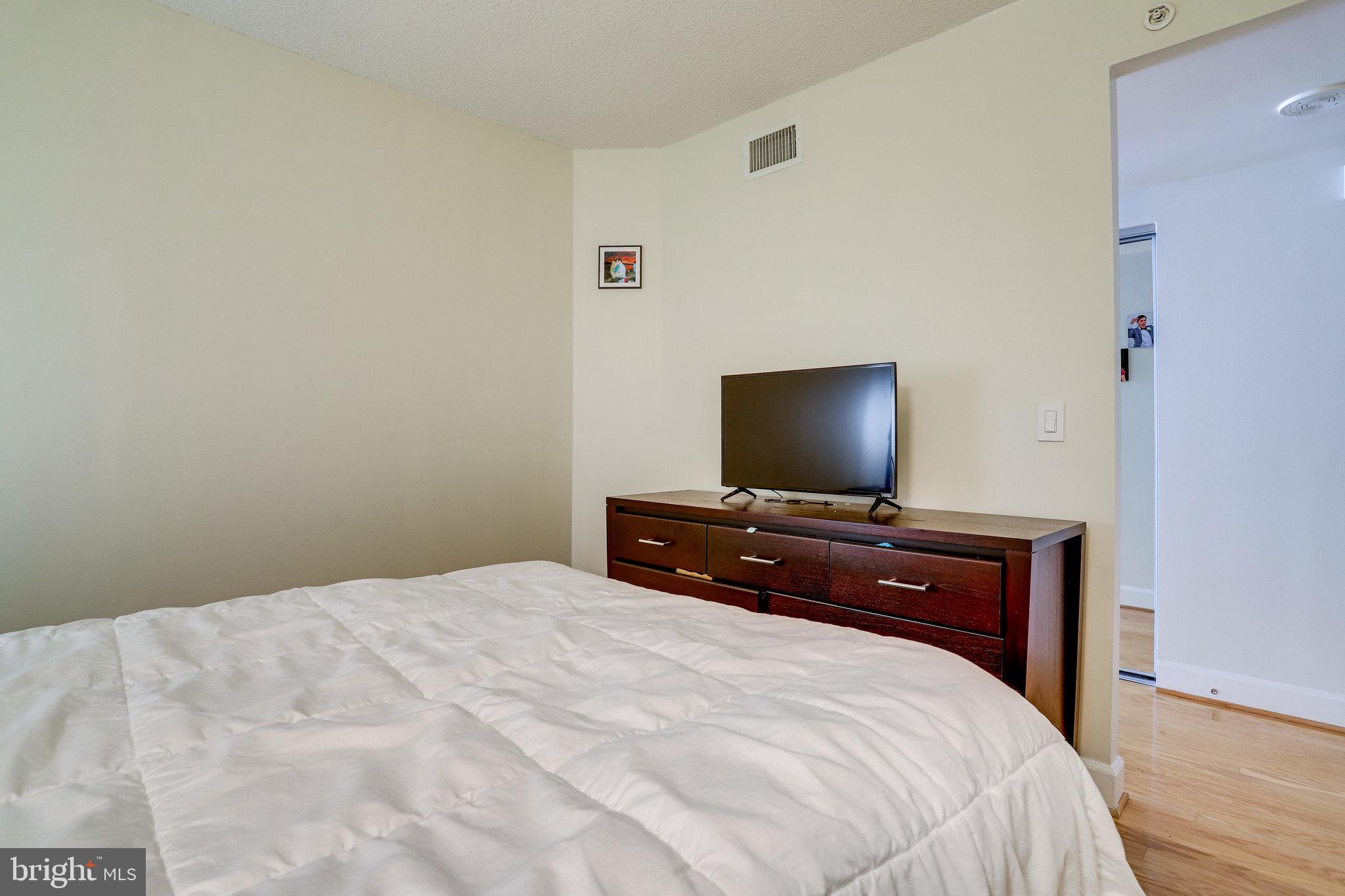1205 N GARFIELD STREET 501
