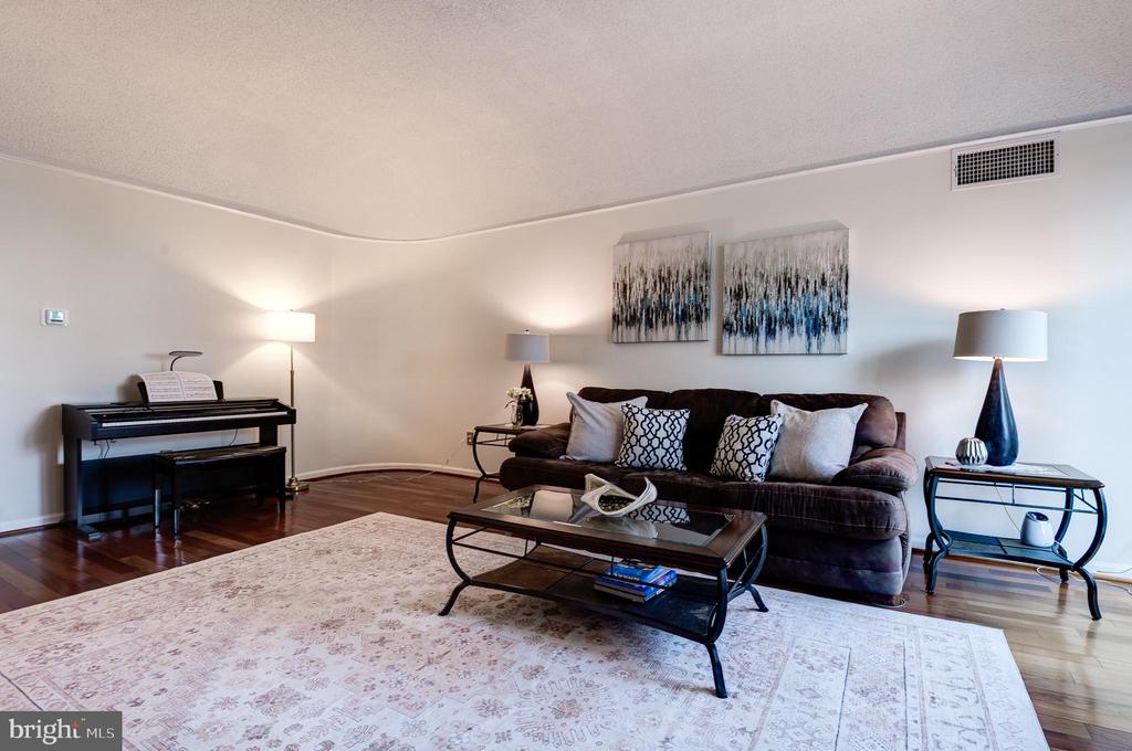 1101 S ARLINGTON RIDGE ROAD Unit: 106