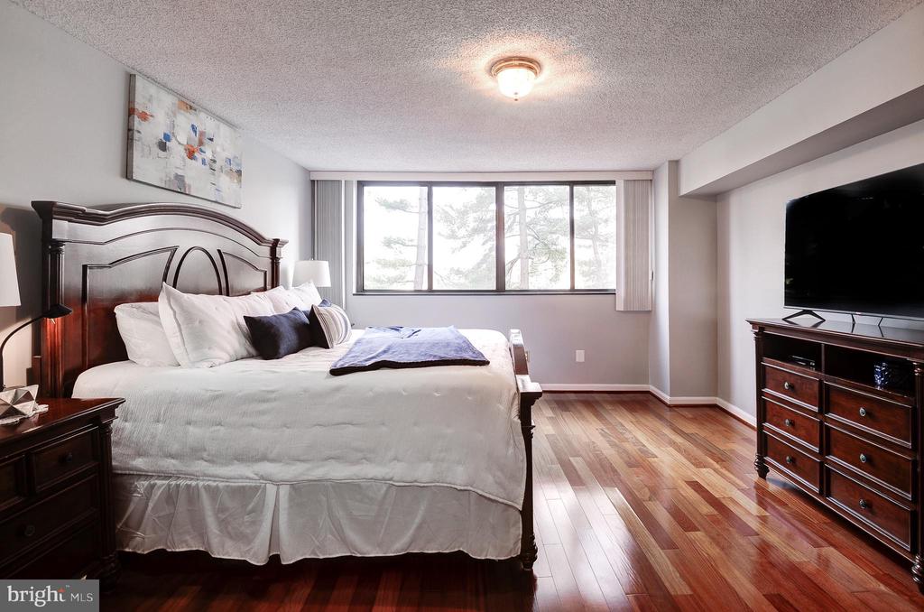 1101 S ARLINGTON RIDGE ROAD Unit: 106