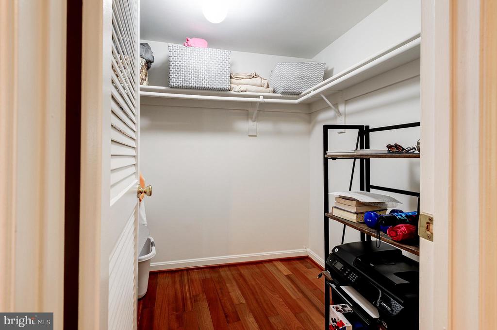 1101 S ARLINGTON RIDGE ROAD Unit: 106