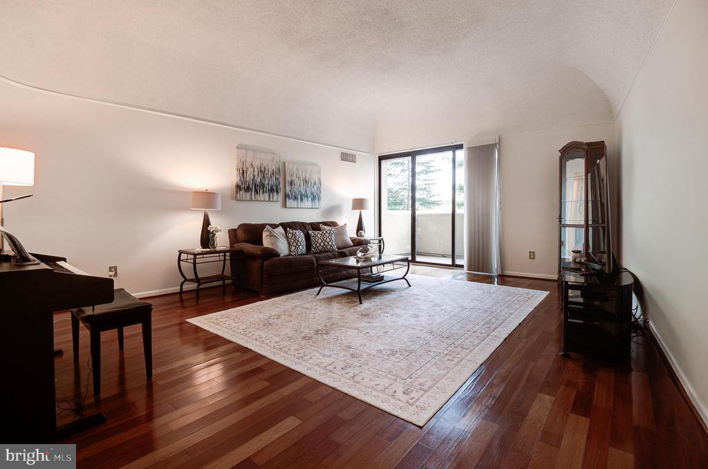 1101 S ARLINGTON RIDGE ROAD Unit: 106