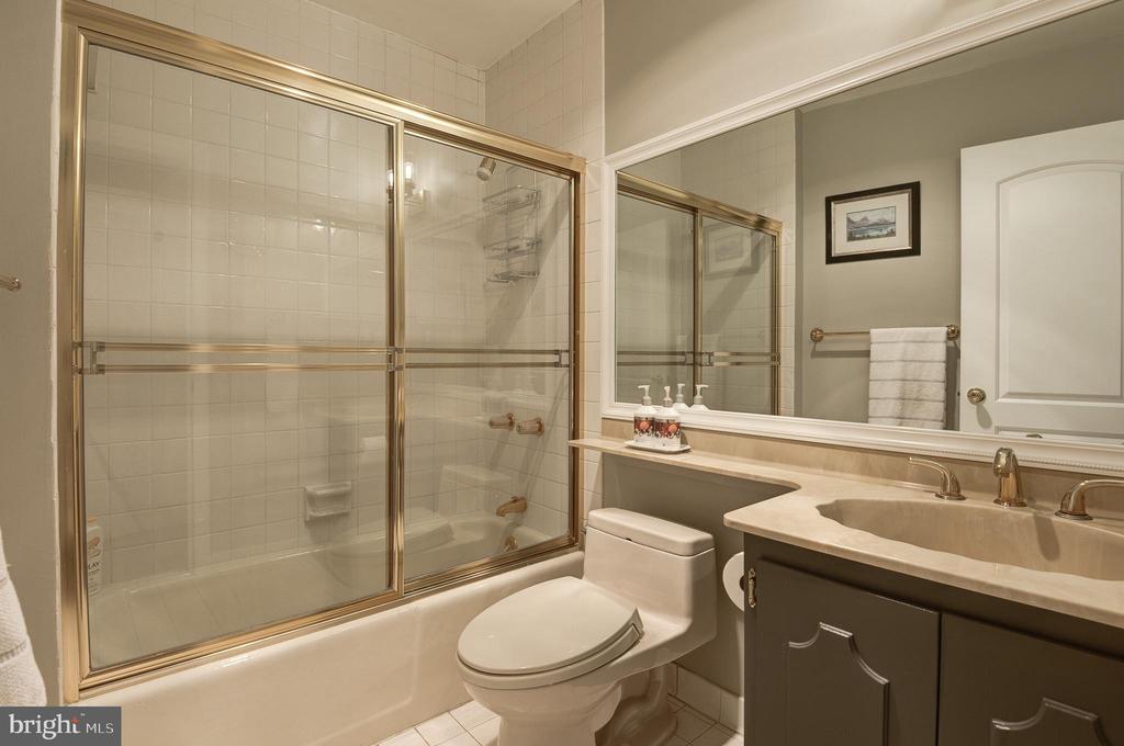 1101 S ARLINGTON RIDGE ROAD Unit: 106