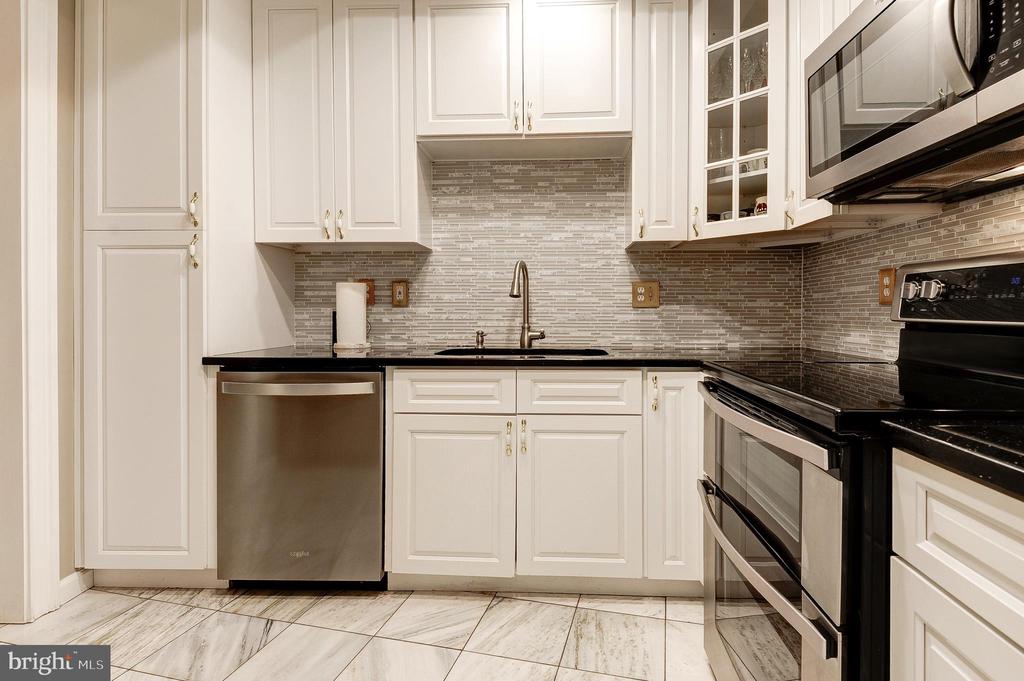1101 S ARLINGTON RIDGE ROAD Unit: 106