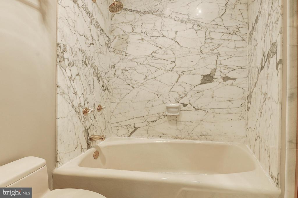 1101 S ARLINGTON RIDGE ROAD Unit: 106