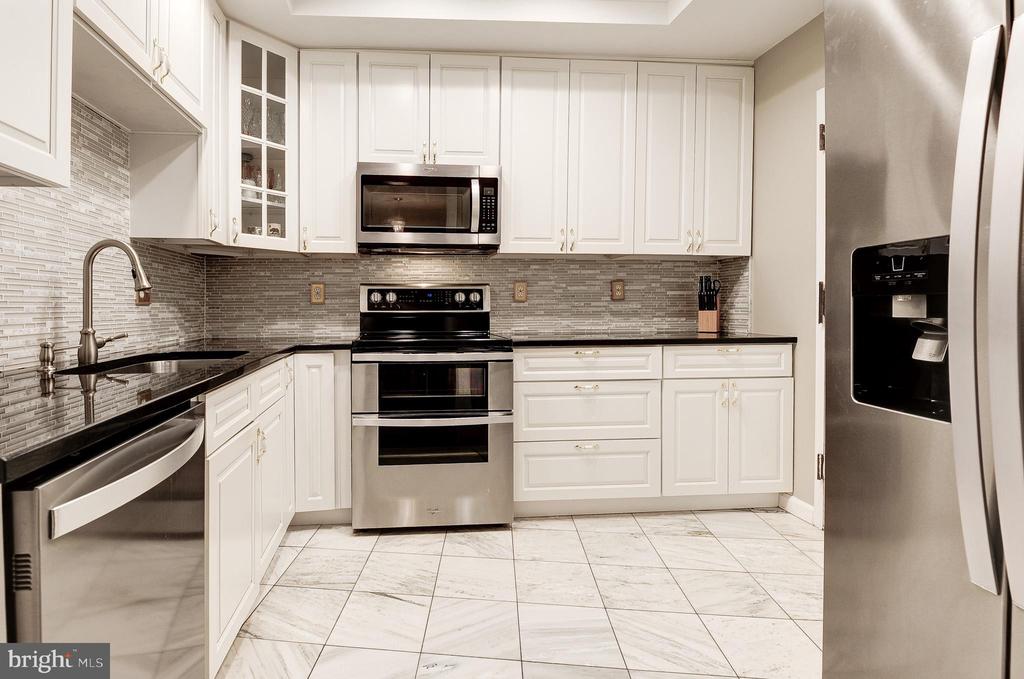 1101 S ARLINGTON RIDGE ROAD Unit: 106