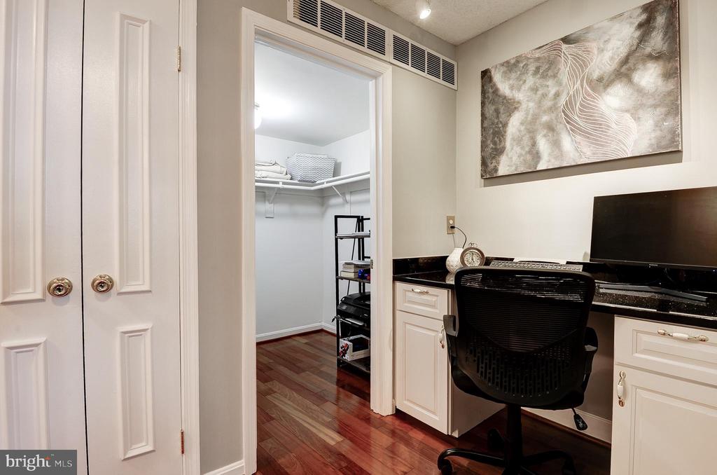 1101 S ARLINGTON RIDGE ROAD Unit: 106
