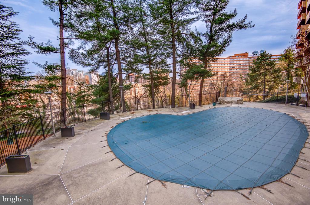 1101 S ARLINGTON RIDGE ROAD Unit: 106