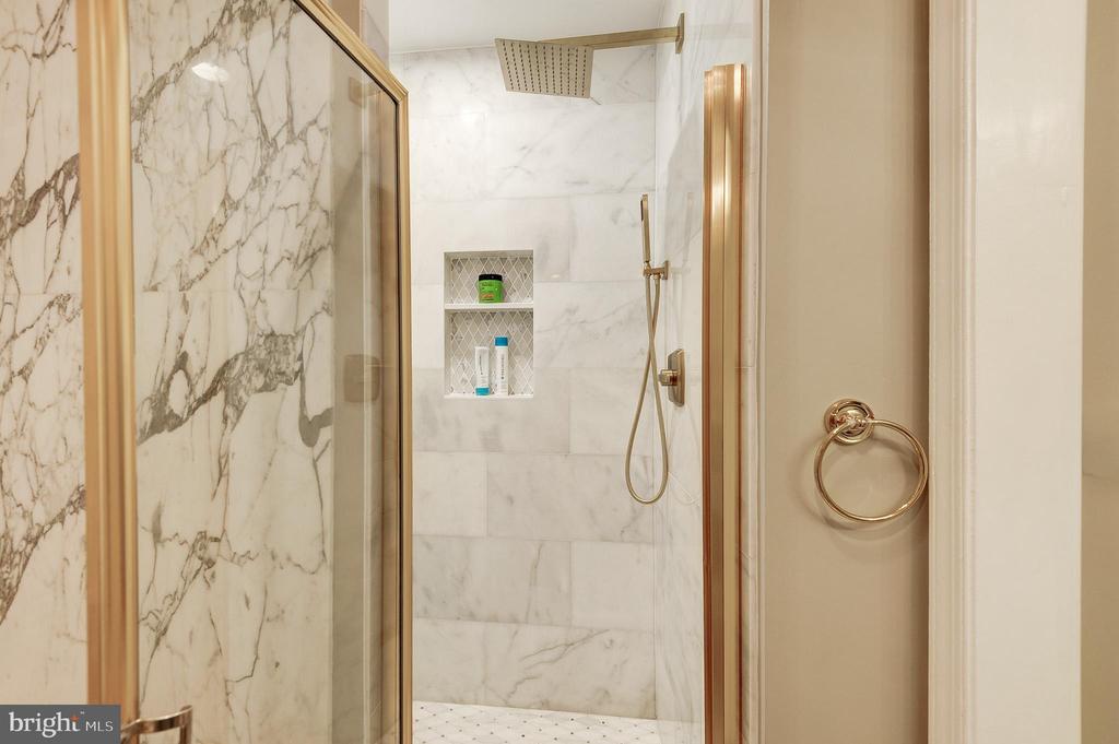 1101 S ARLINGTON RIDGE ROAD Unit: 106
