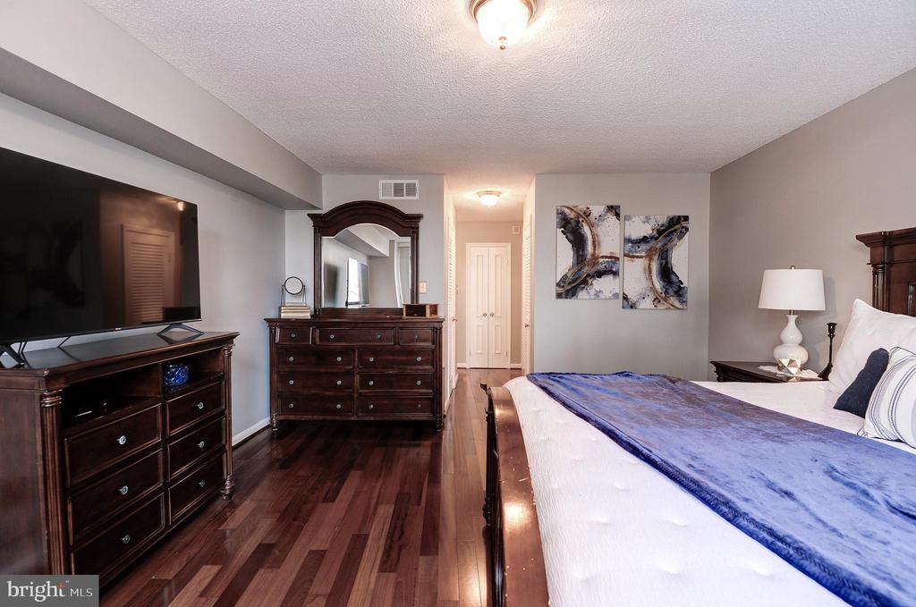1101 S ARLINGTON RIDGE ROAD Unit: 106