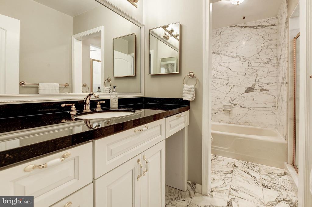 1101 S ARLINGTON RIDGE ROAD Unit: 106