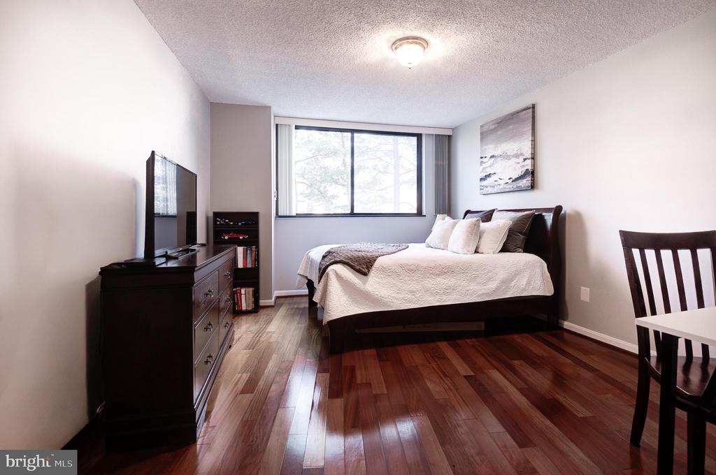 1101 S ARLINGTON RIDGE ROAD Unit: 106