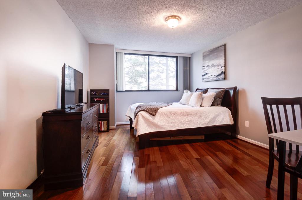 1101 S ARLINGTON RIDGE ROAD Unit: 106