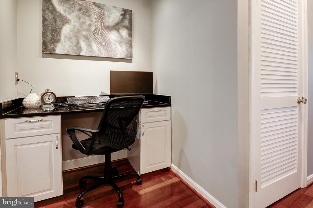 1101 S ARLINGTON RIDGE ROAD Unit: 106