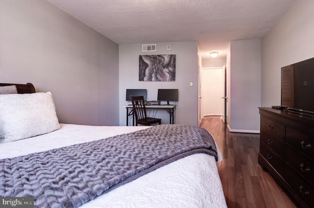 1101 S ARLINGTON RIDGE ROAD Unit: 106