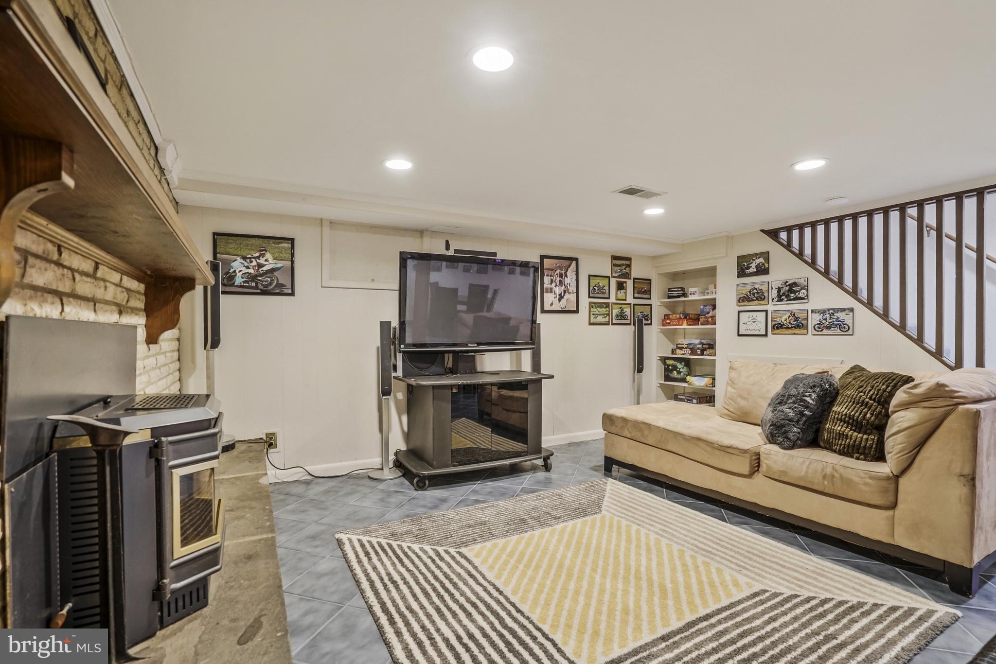 10647 Old Colchester ROAD