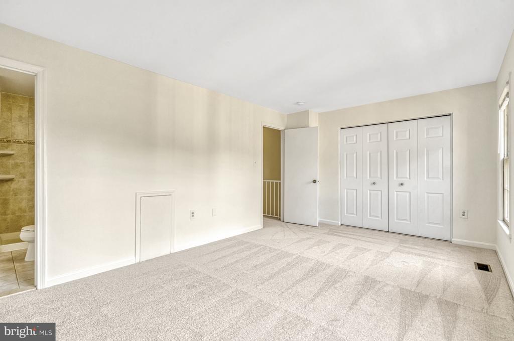 5430 New London Park Dr