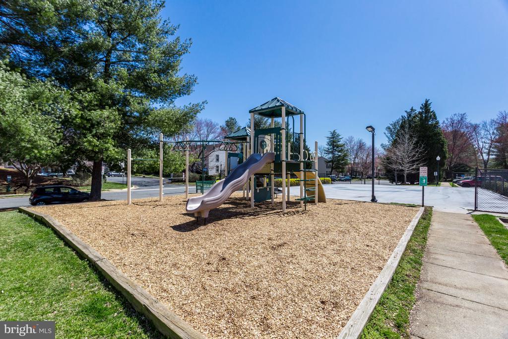 5430 New London Park Dr
