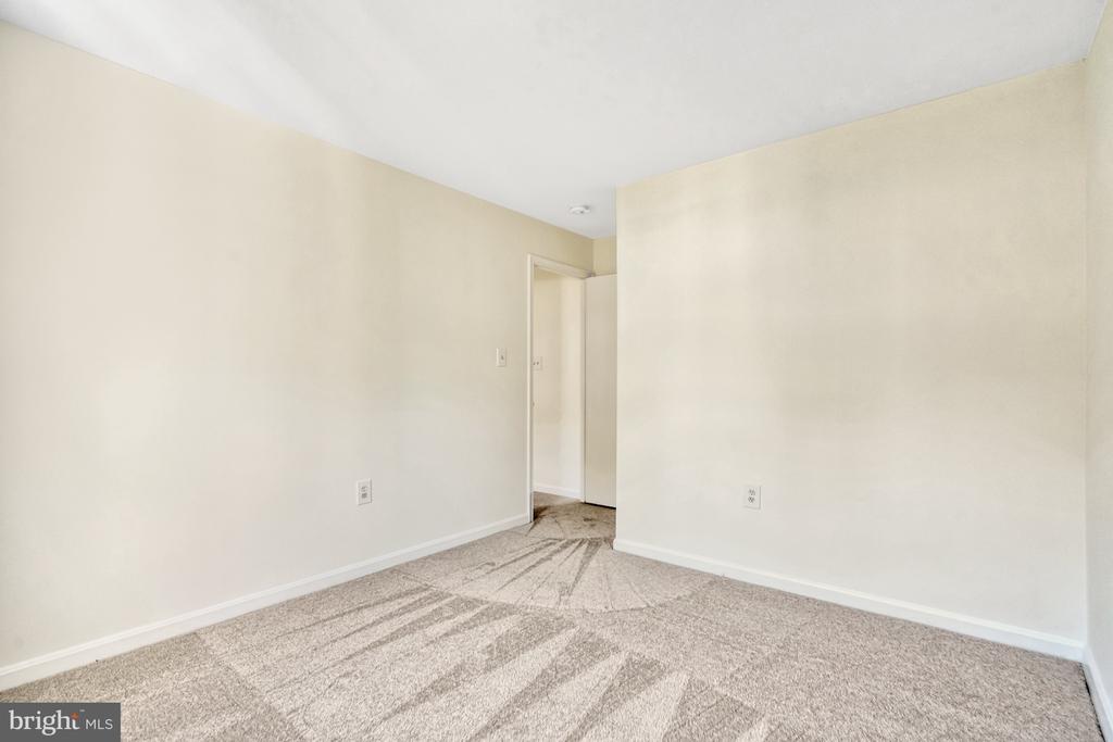 5430 New London Park Dr