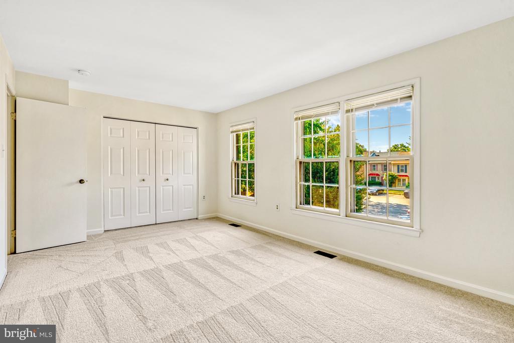 5430 New London Park Dr