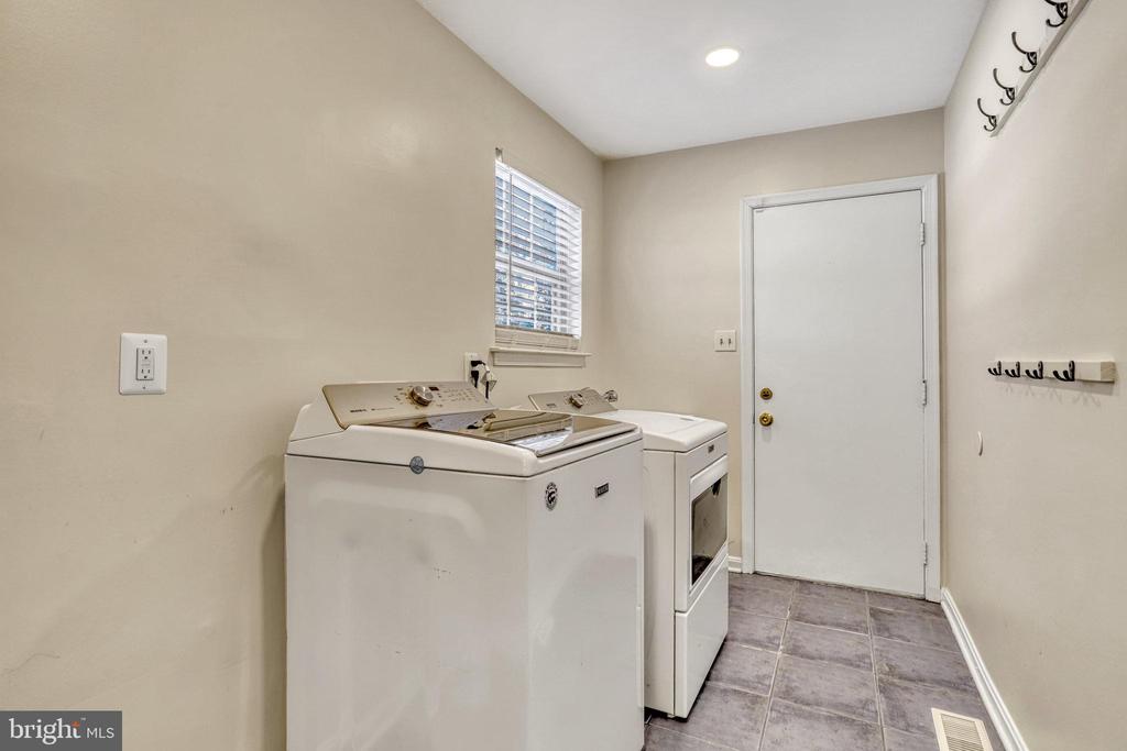 5317 Hampton Forest Way