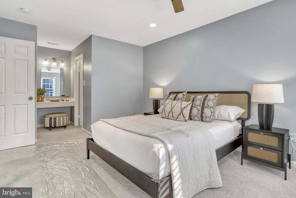 5317 Hampton Forest Way