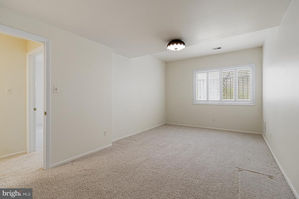 4066 Rosamora Ct
