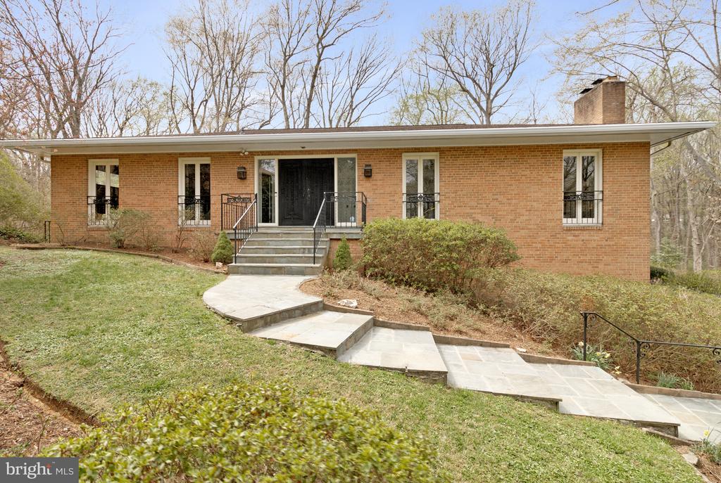 4066 Rosamora Ct