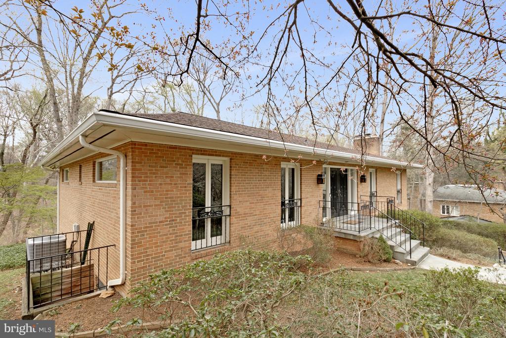 4066 Rosamora Ct