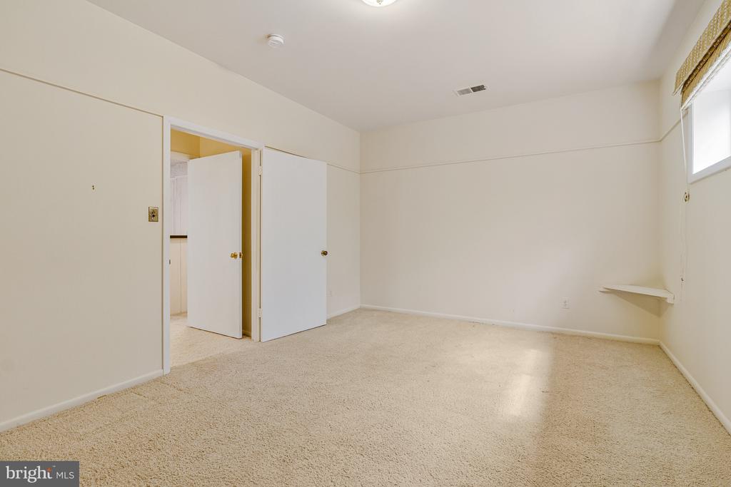 4066 Rosamora Ct