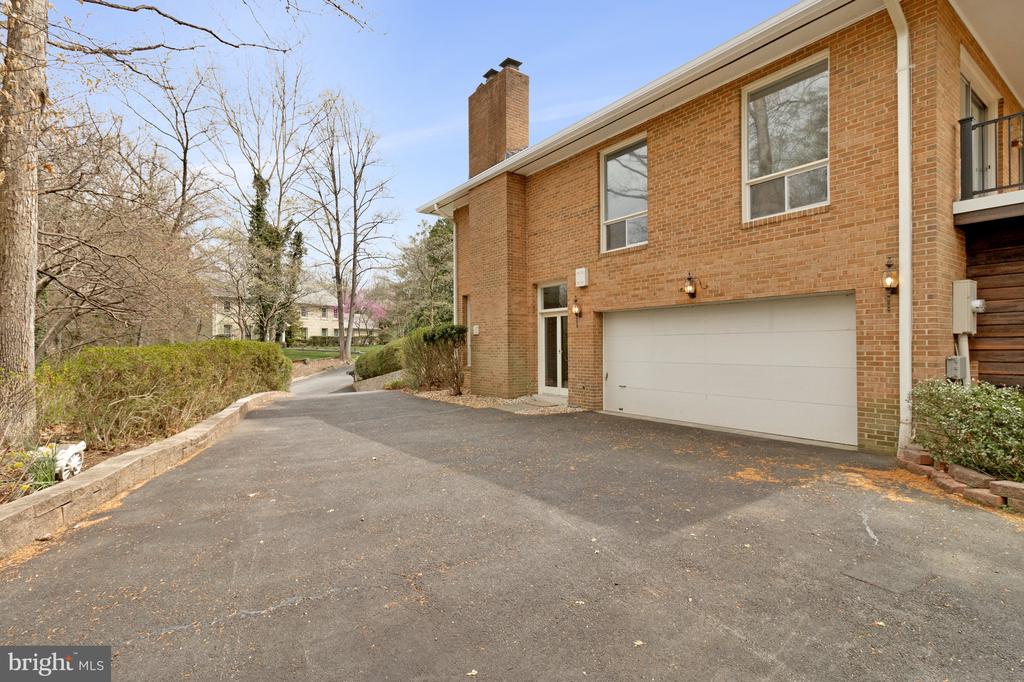 4066 Rosamora Ct
