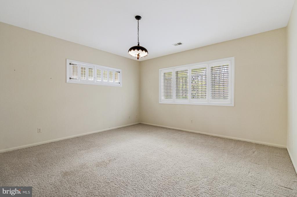4066 Rosamora Ct