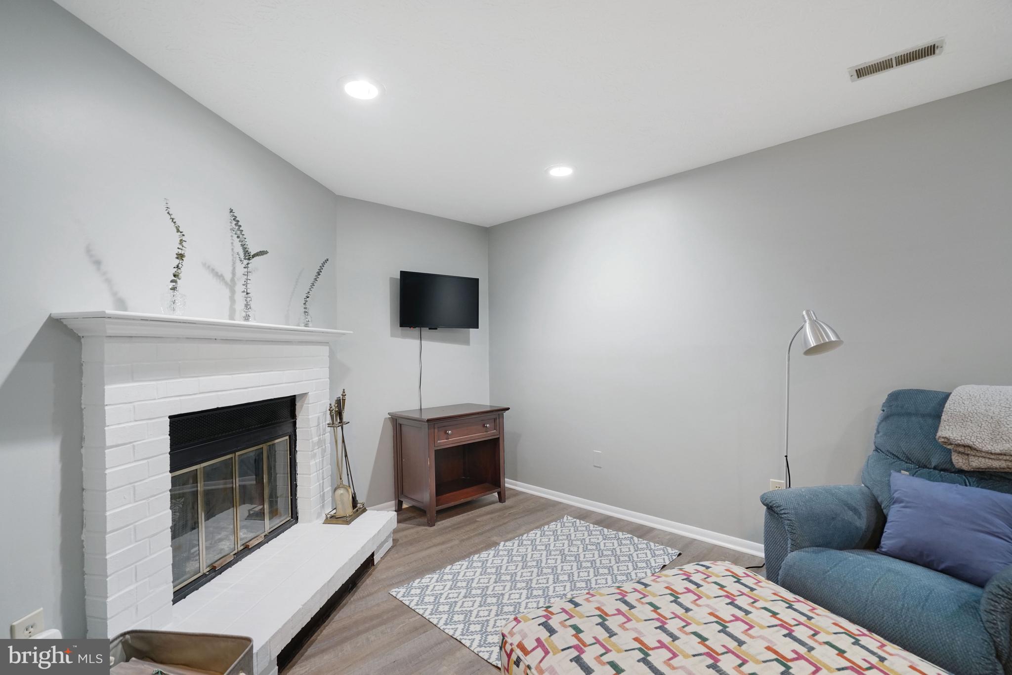 7724 CAMP ALGER AVENUE