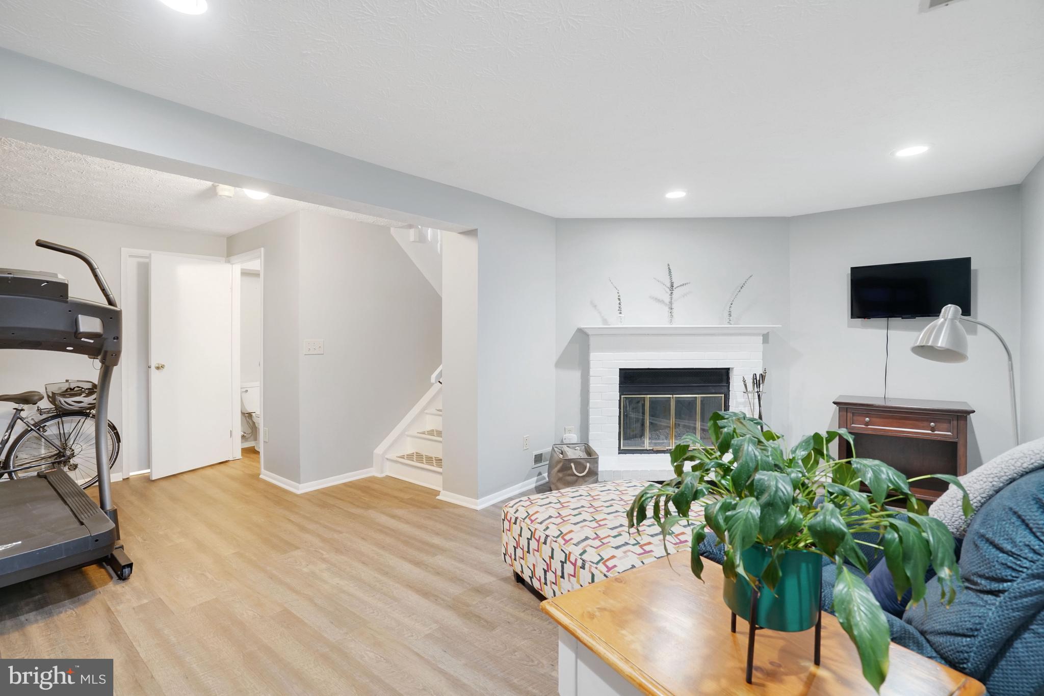 7724 CAMP ALGER AVENUE