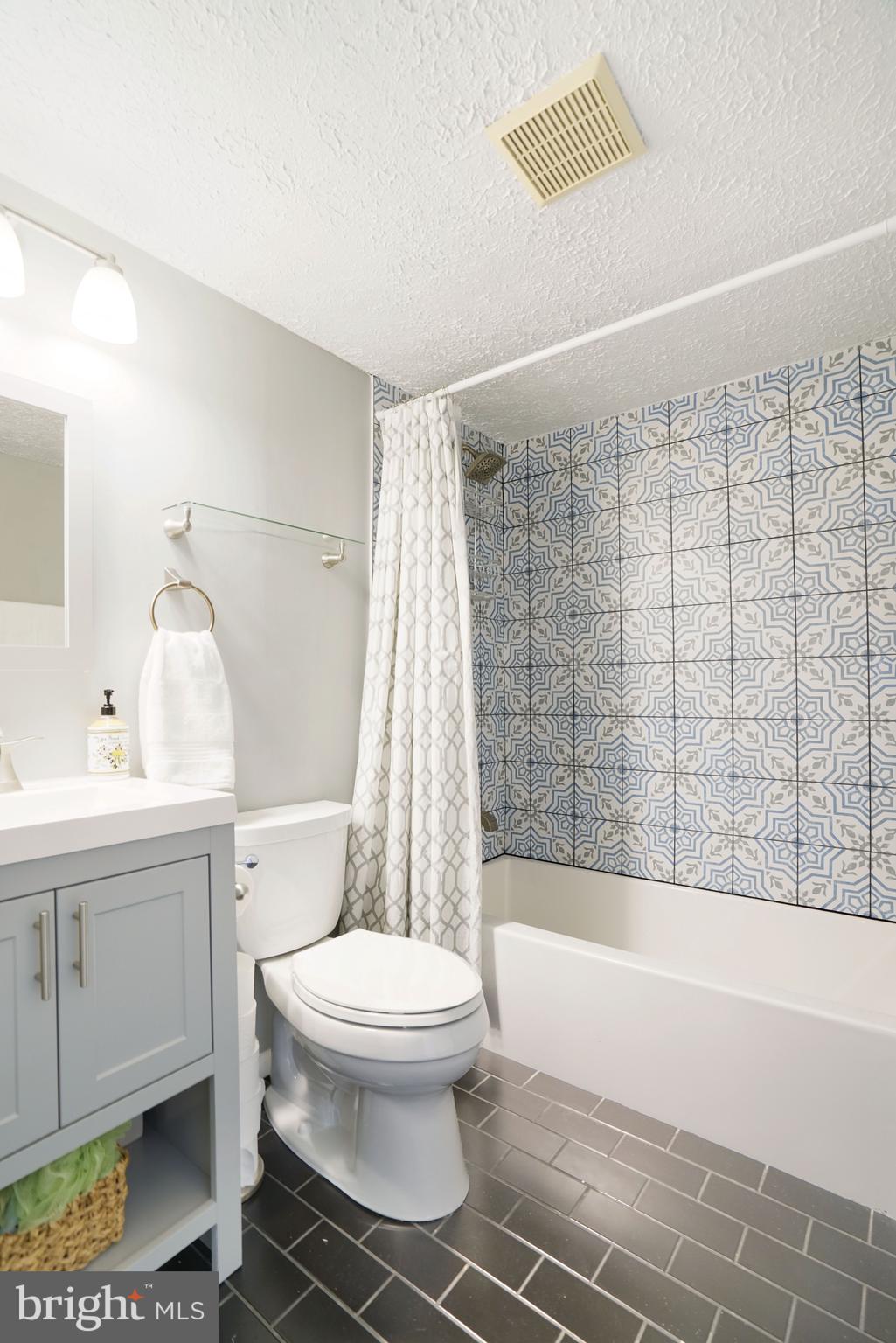 7724 CAMP ALGER AVENUE