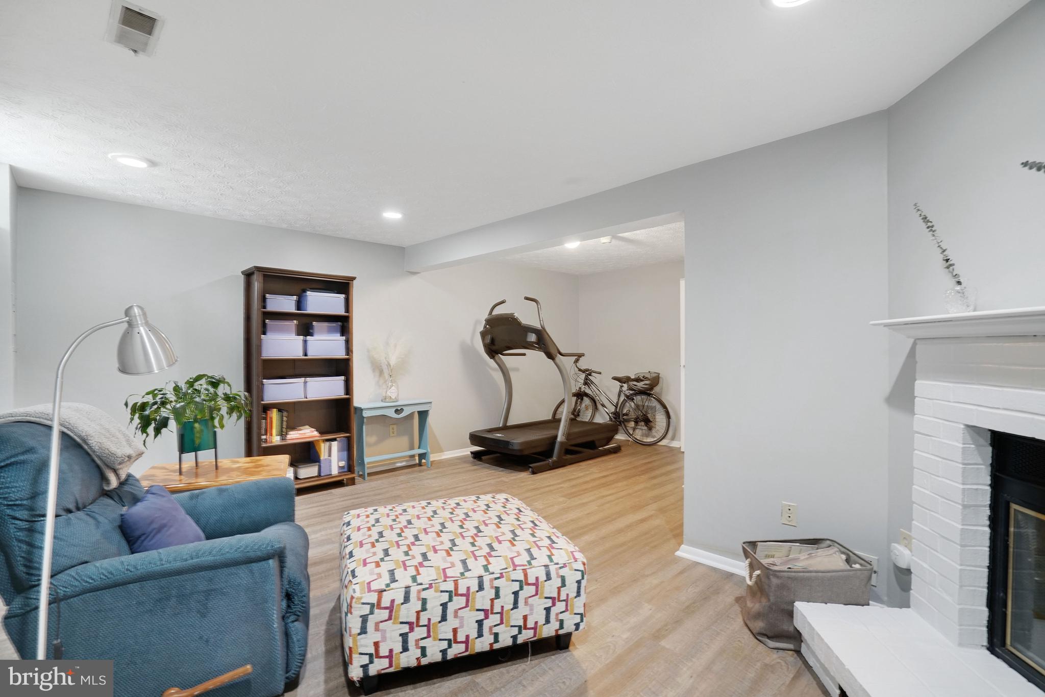 7724 CAMP ALGER AVENUE