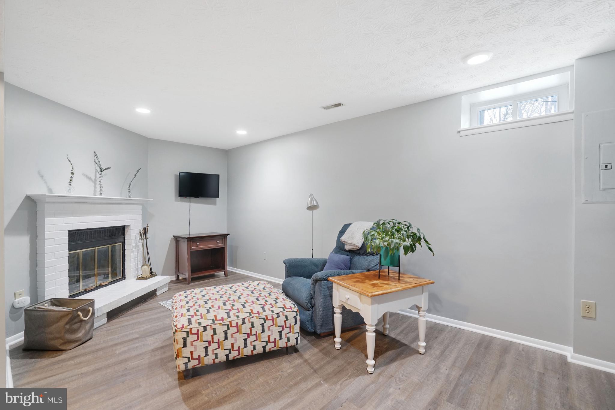 7724 CAMP ALGER AVENUE