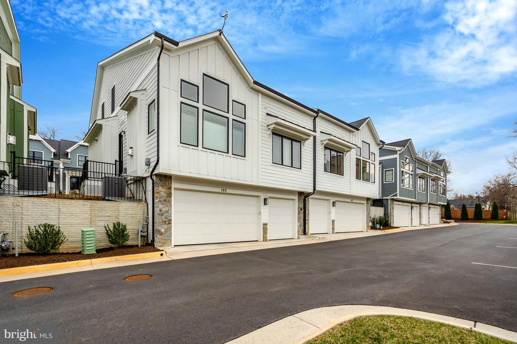 105 COURTHOUSE ROAD SW